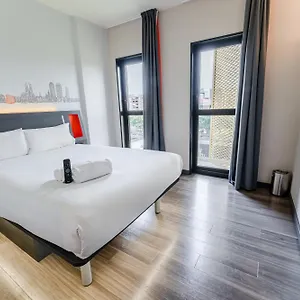Hotel Easyhotel Barcelona Fira, L’Hospitalet de Llobregat