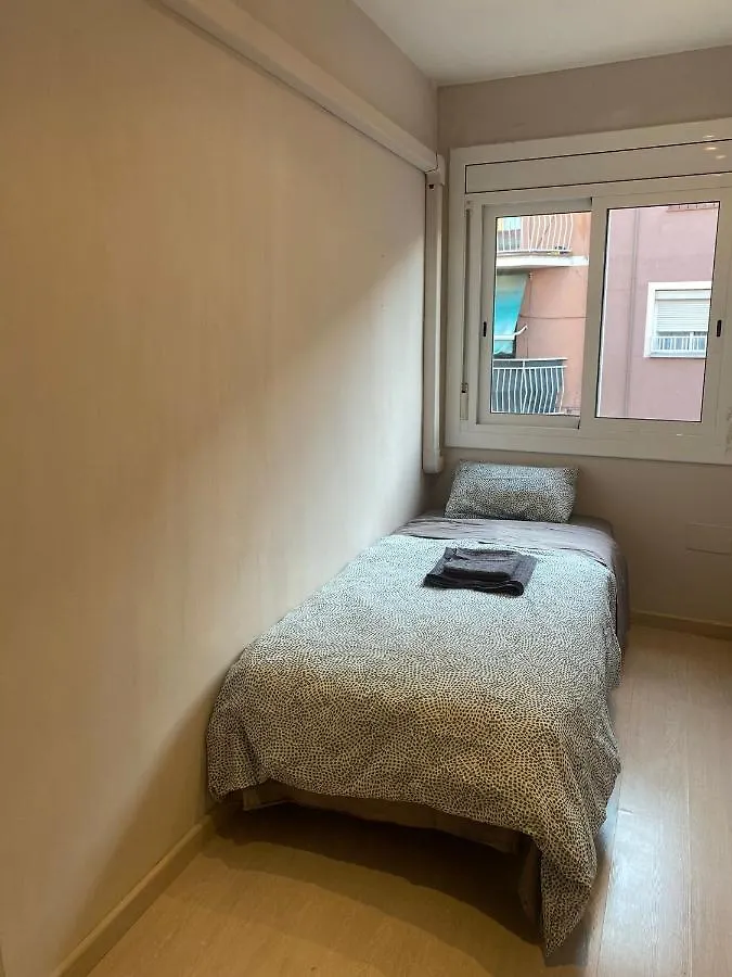 Cozy Apartment At A Great Location! لوسبيتاليت دي يوبريغات 0*,  إسبانيا